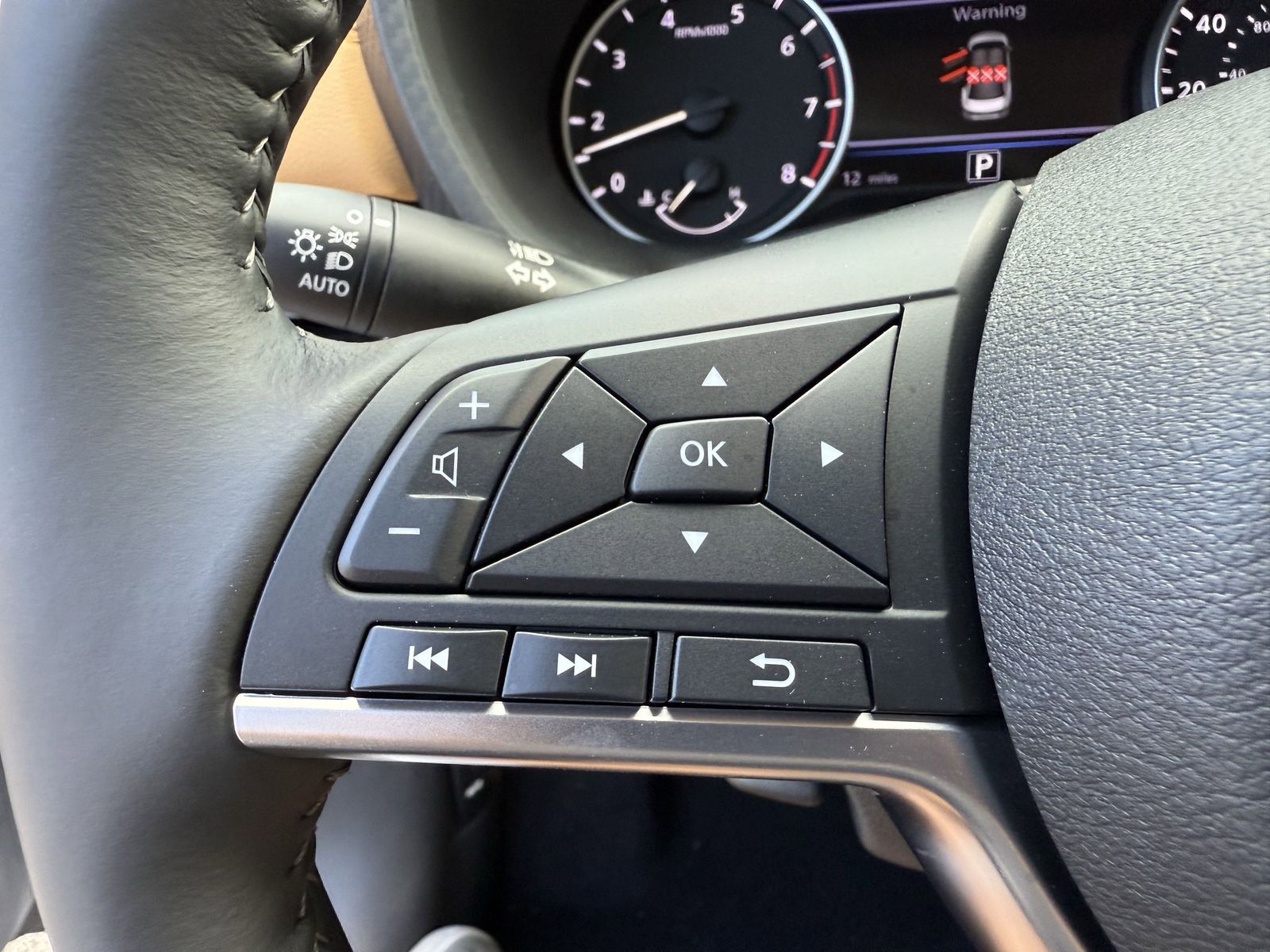 2025 Nissan Sentra SV photo 13