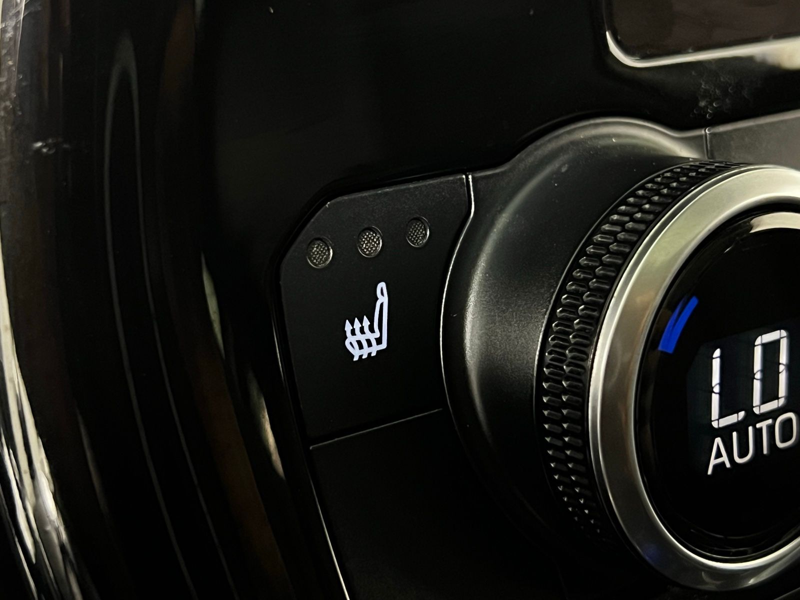 Thumbnail: 2023 Toyota Highlander - 20