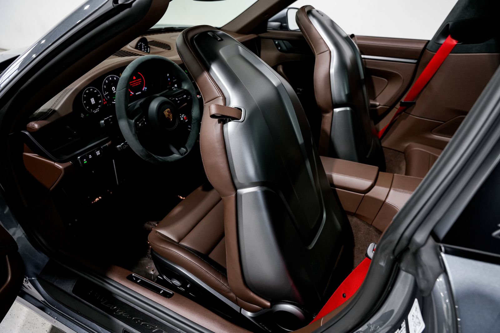 2025 Porsche 911 Targa 4 GTS — photo 25