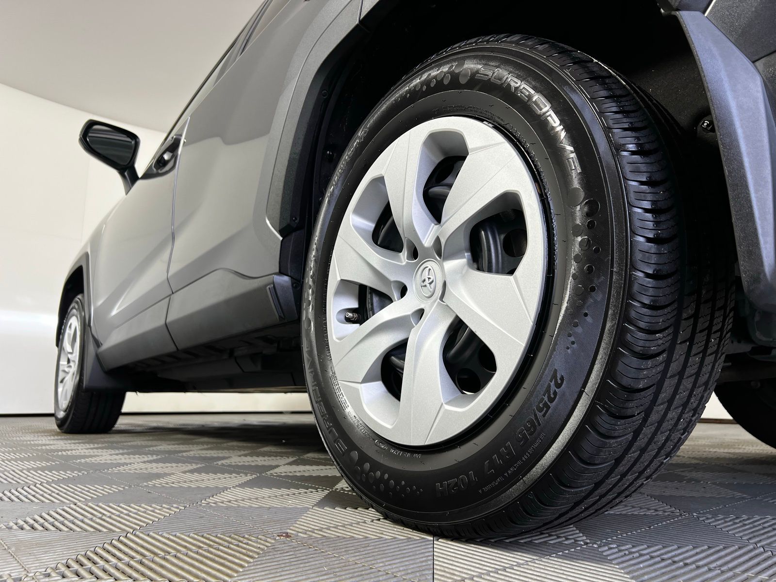 Thumbnail: 2020 Toyota RAV4 - 23