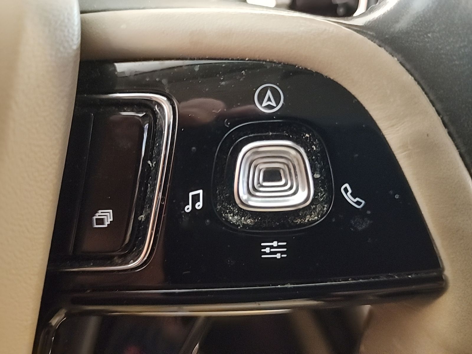 Used 2020 Ceramic Pearl Lincoln Standard image 16