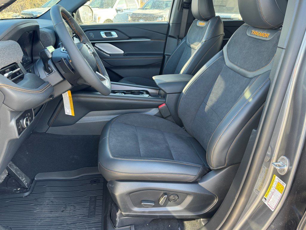New 2026 Carbonized Gray Metallic Ford Tremor image 15