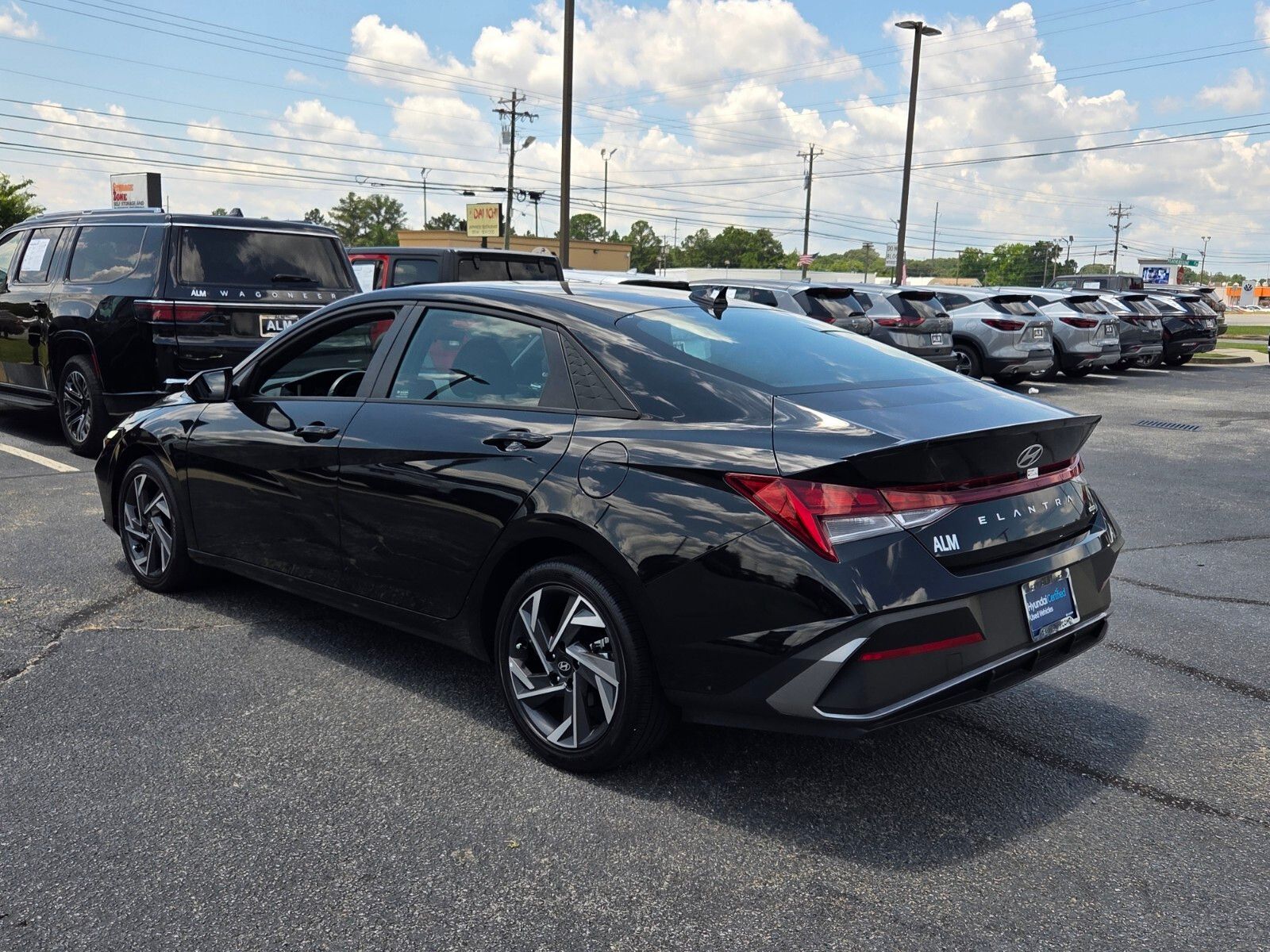 Used 2025 Black Hyundai SEL Sport image 9