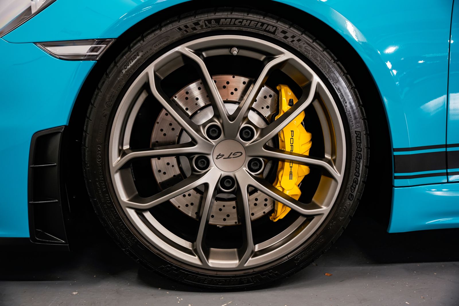 2021 Porsche 718 Cayman GT4 — photo 39