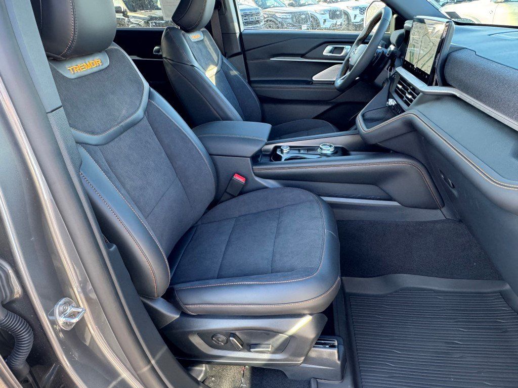 New 2026 Carbonized Gray Metallic Ford Tremor image 11