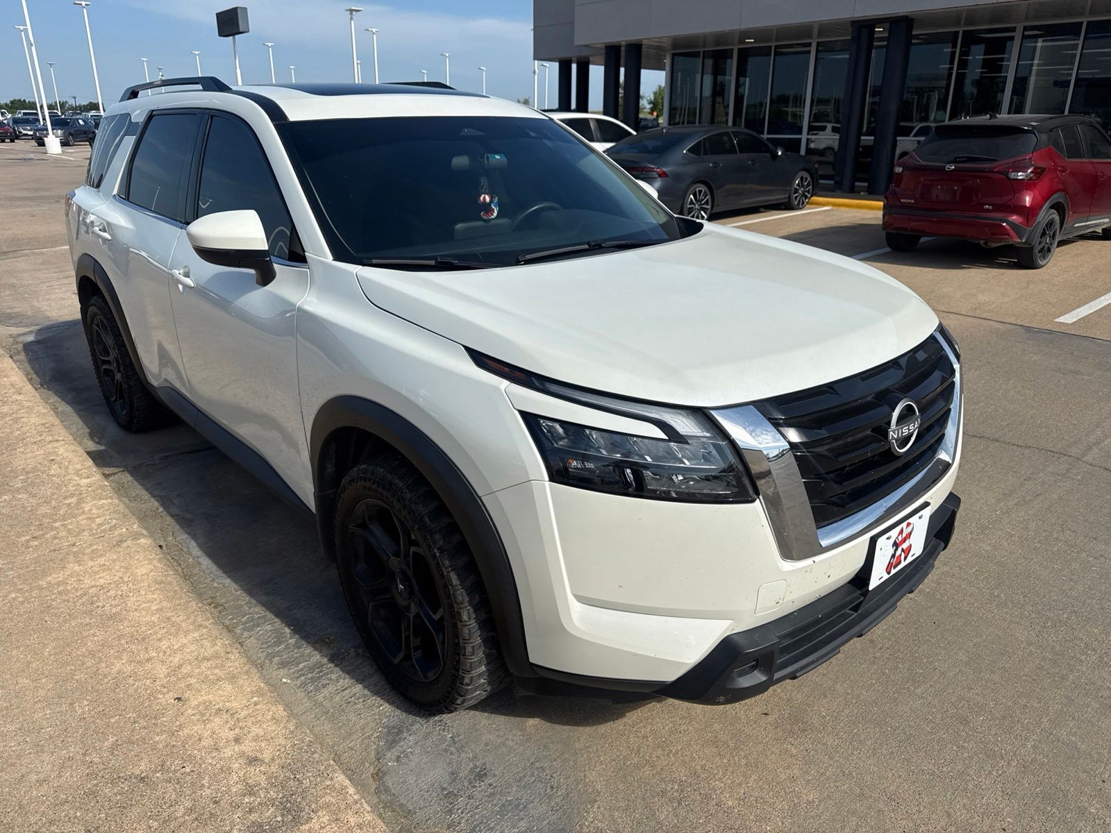Pearl White Tricoat 2024 Nissan Pathfinder SUV / Crossover Front-Wheel Drive 9-Speed Automatic