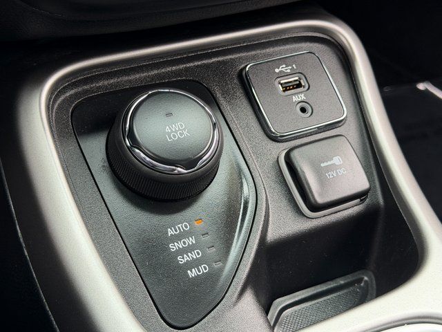 Used 2019 Billet Silver Metallic Jeep Latitude image 20