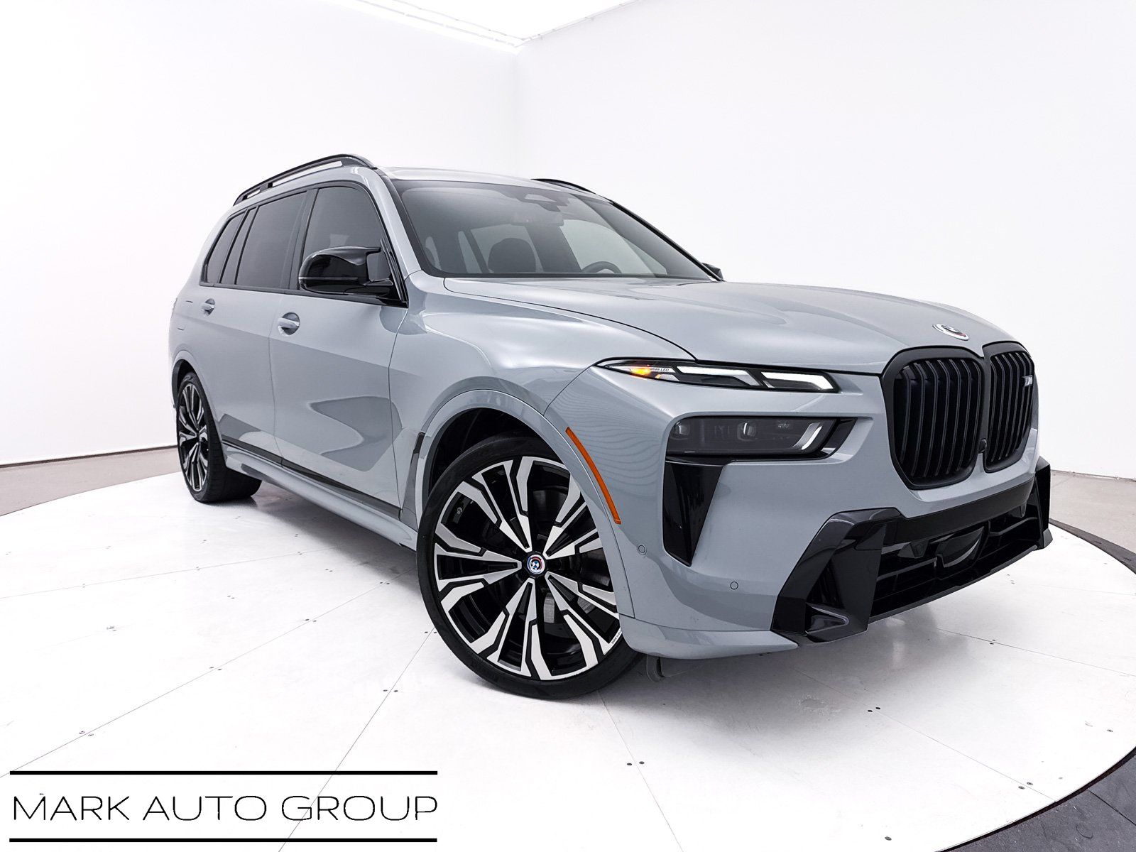 2023 BMW X7 M60i