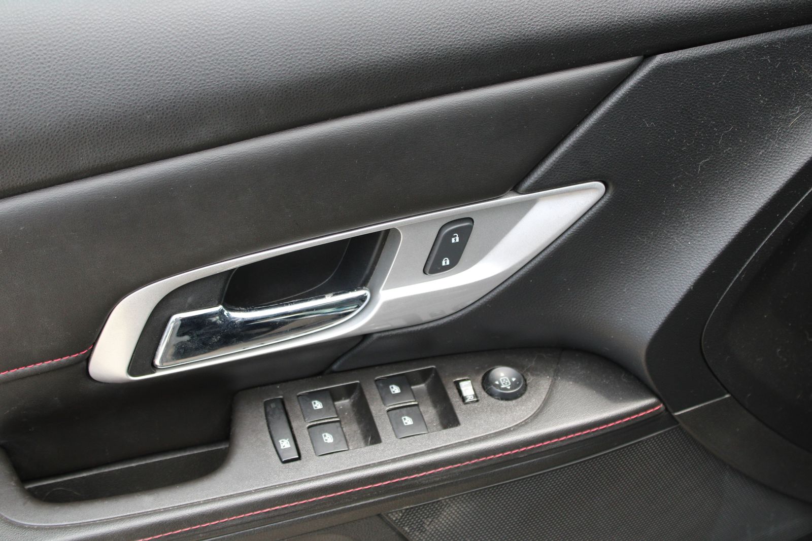 Used 2015 Black GMC SLE-1 image 18