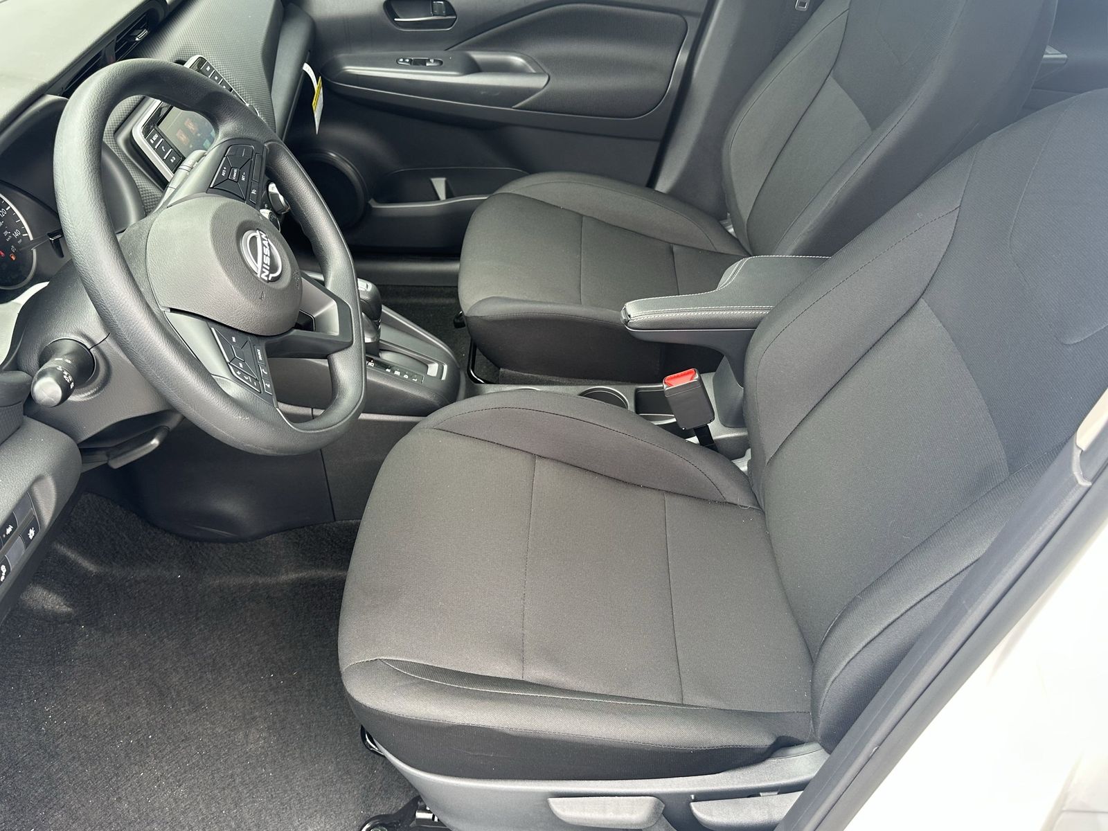2025 Nissan Kicks Play S photo 16