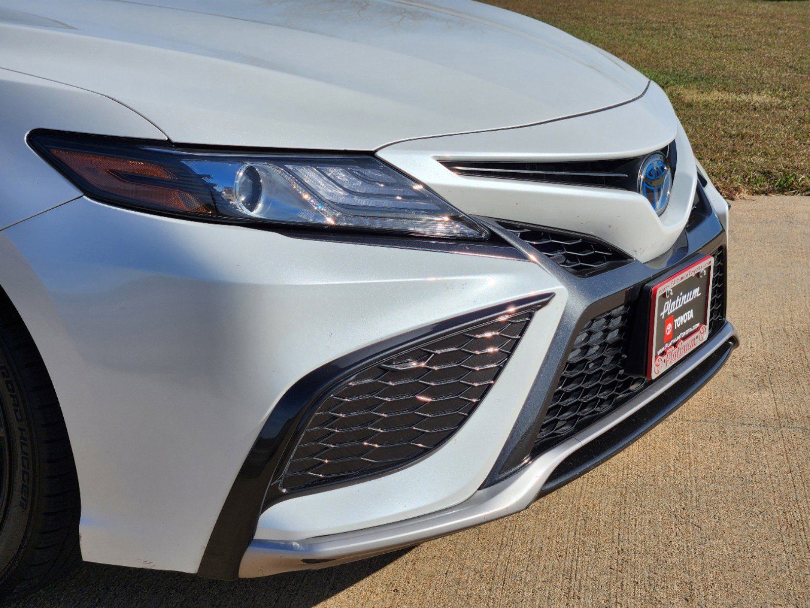 2022 Toyota Camry Hybrid XSE 11