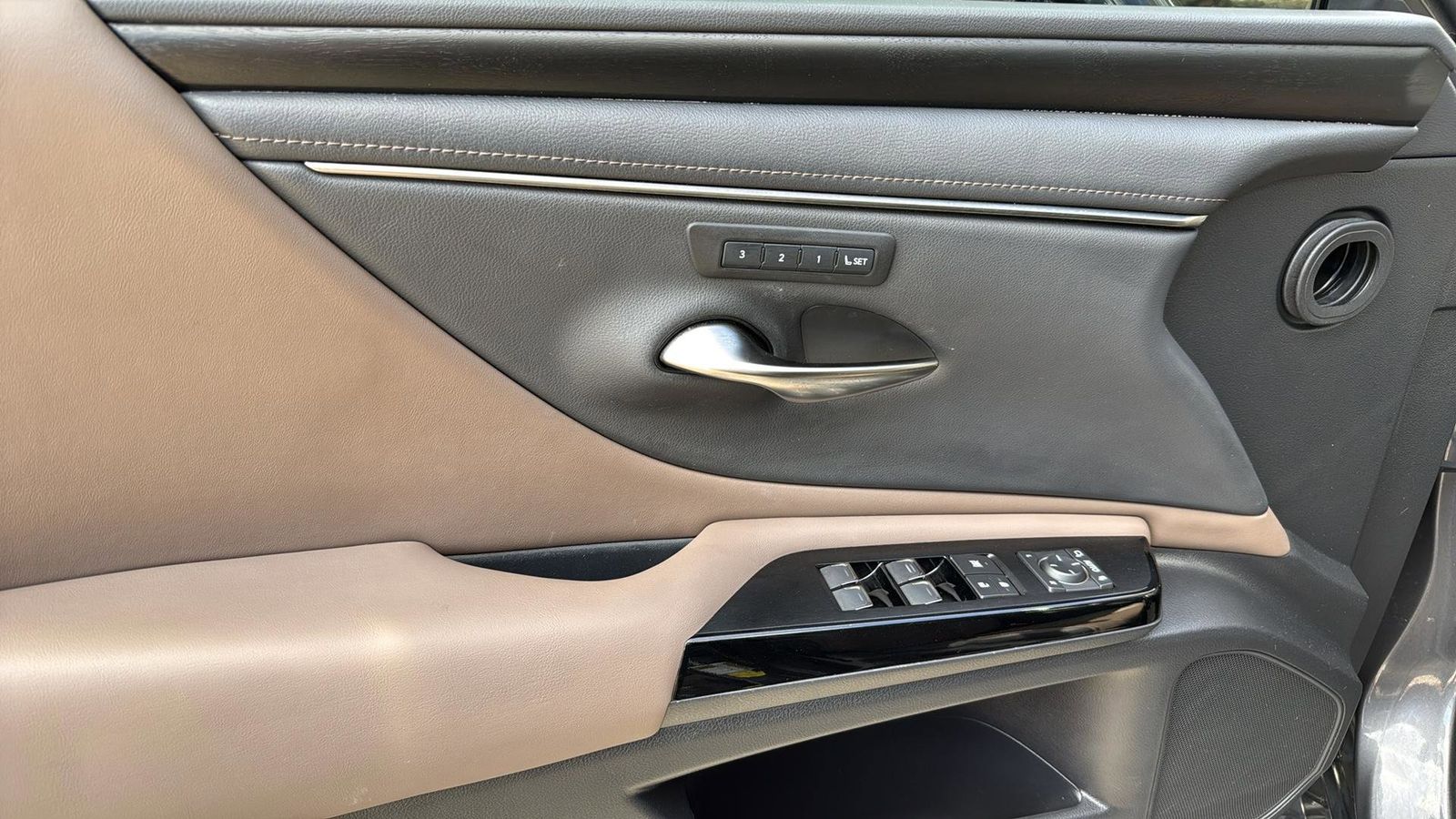 Used Car 2022 Lexus Es  350 For Sale Under $35,000 In Austin, Texas