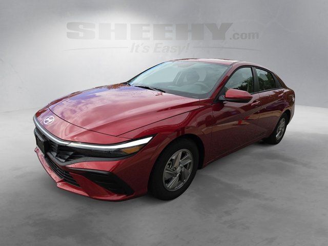Used 2025 Red Hyundai SE image 7