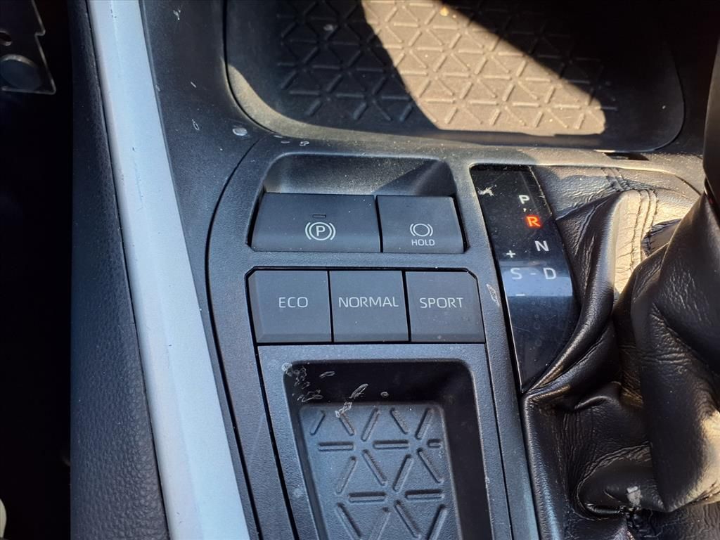 2019 Toyota RAV4 LE White at Emmons Autoplex