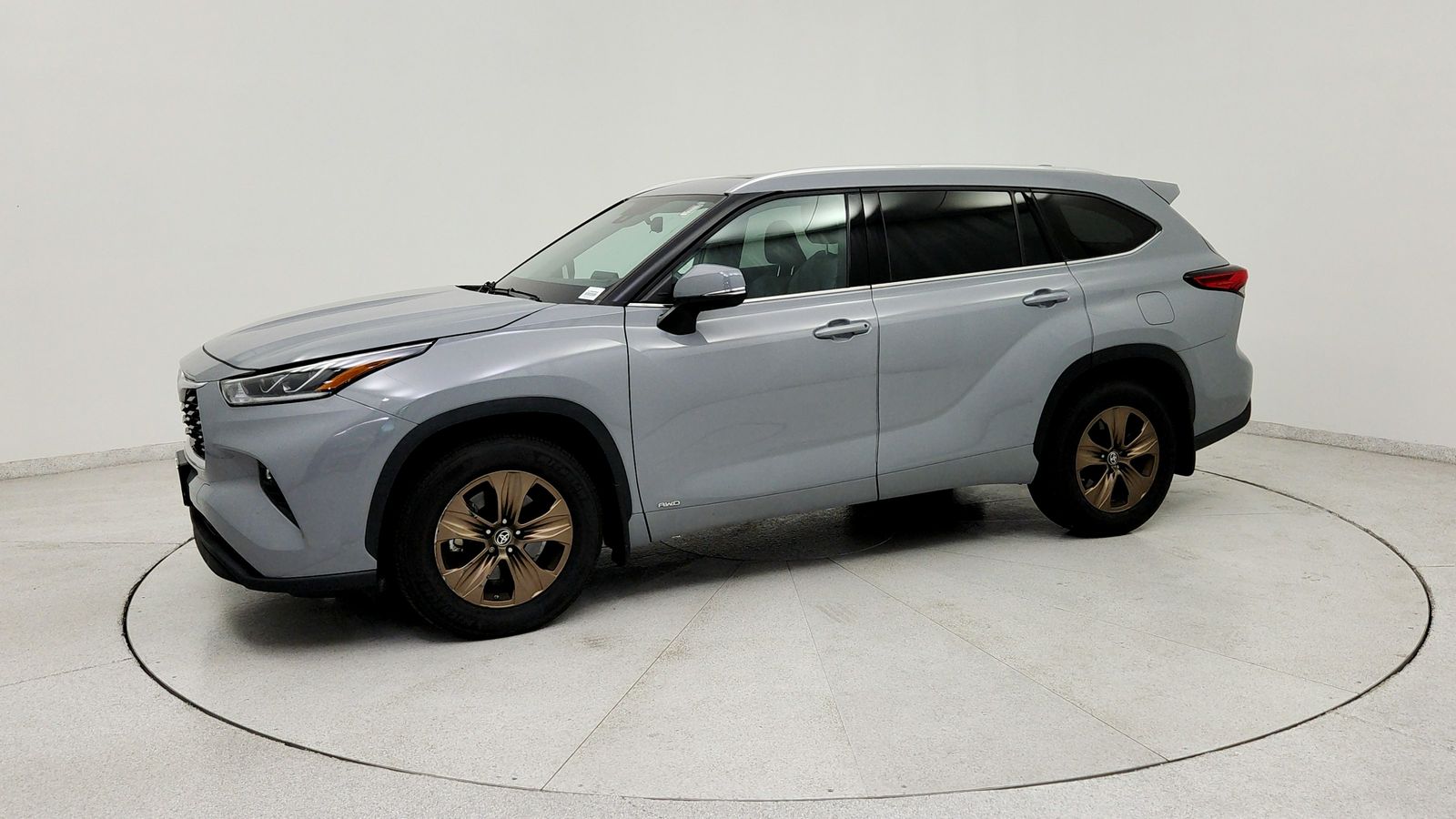 Used 2022  Toyota Bronze Edition image 3