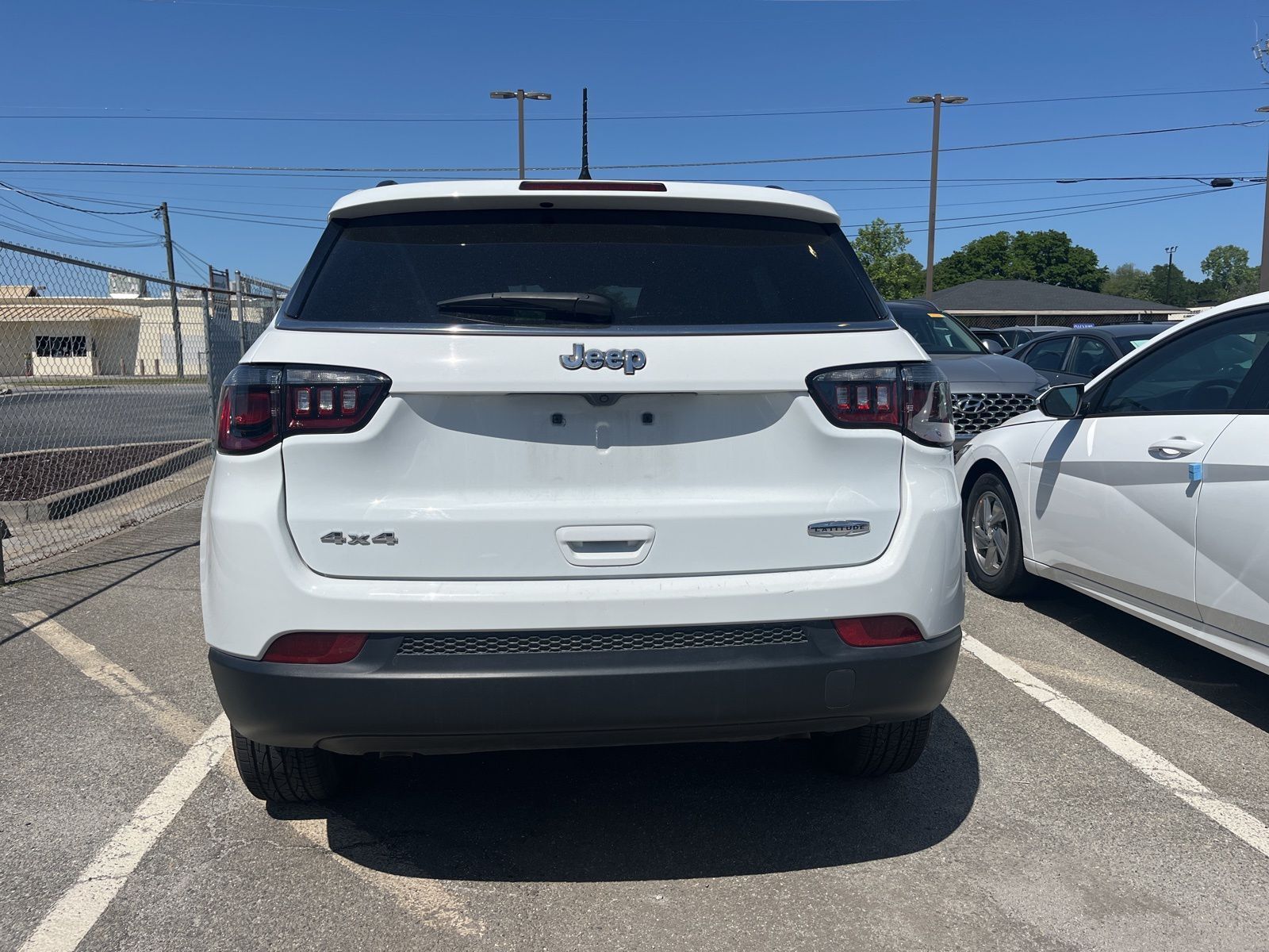 Used 2025 White Jeep Latitude image 5
