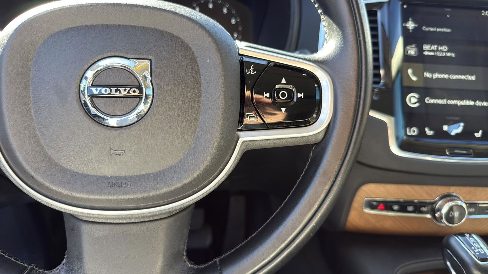 Used Car 2021 Volvo Xc90  T6 Momentum For Sale Under $30,000 In Austin, Texas