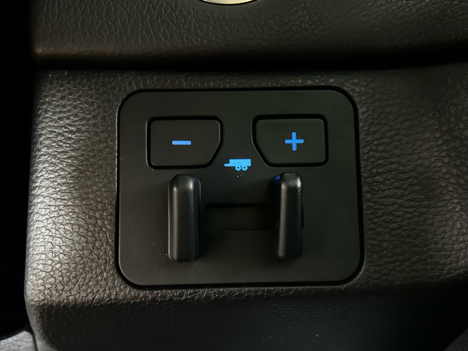 Thumbnail: 2023 Toyota Sequoia - 22