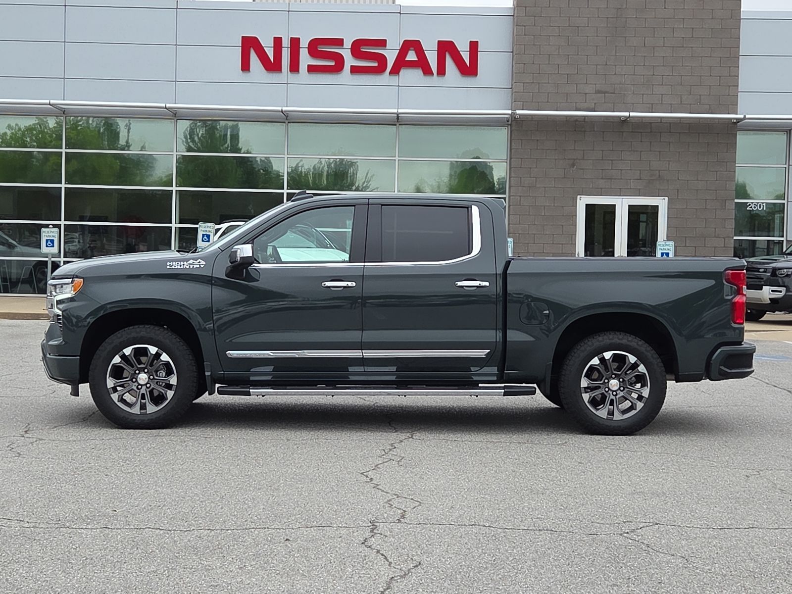 View vehicle photo 3