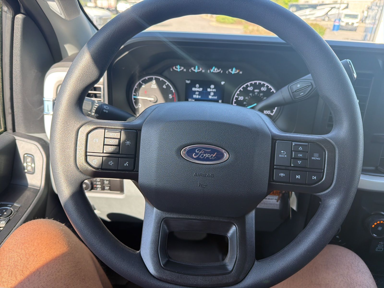 New 2026 Oxford White Ford XL image 4