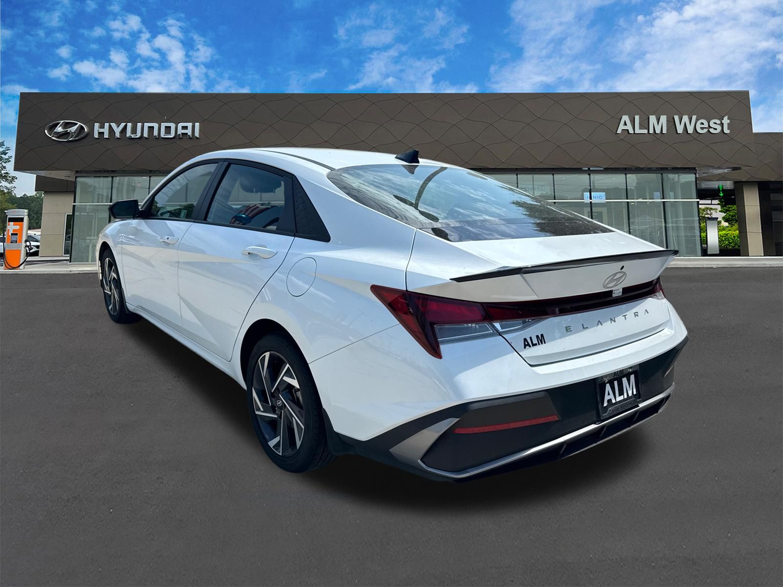 Used 2025 White Hyundai SEL Sport image 7