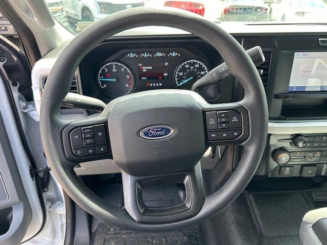 2025 Ford F-350 Super Duty Chassis Cab XL - Photo 12