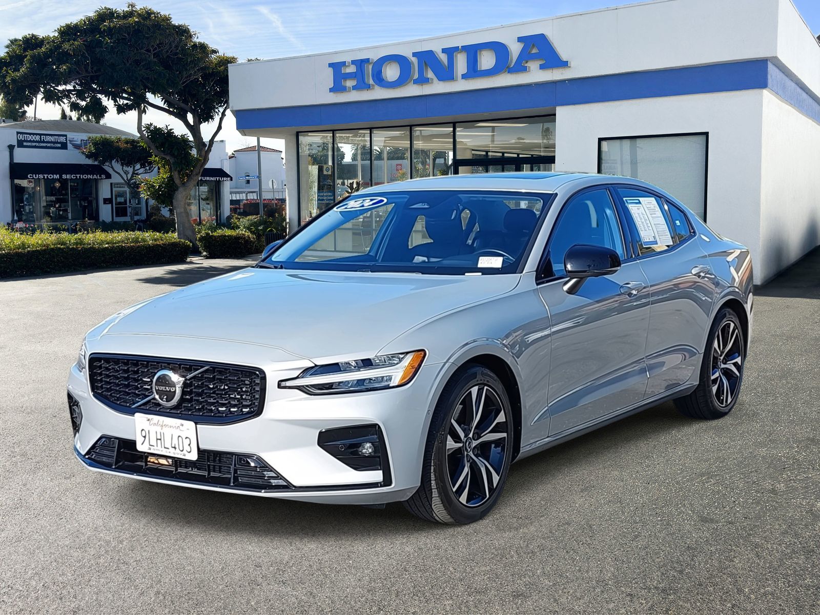 2024 Volvo S60 B5 Plus Dark Theme FWD