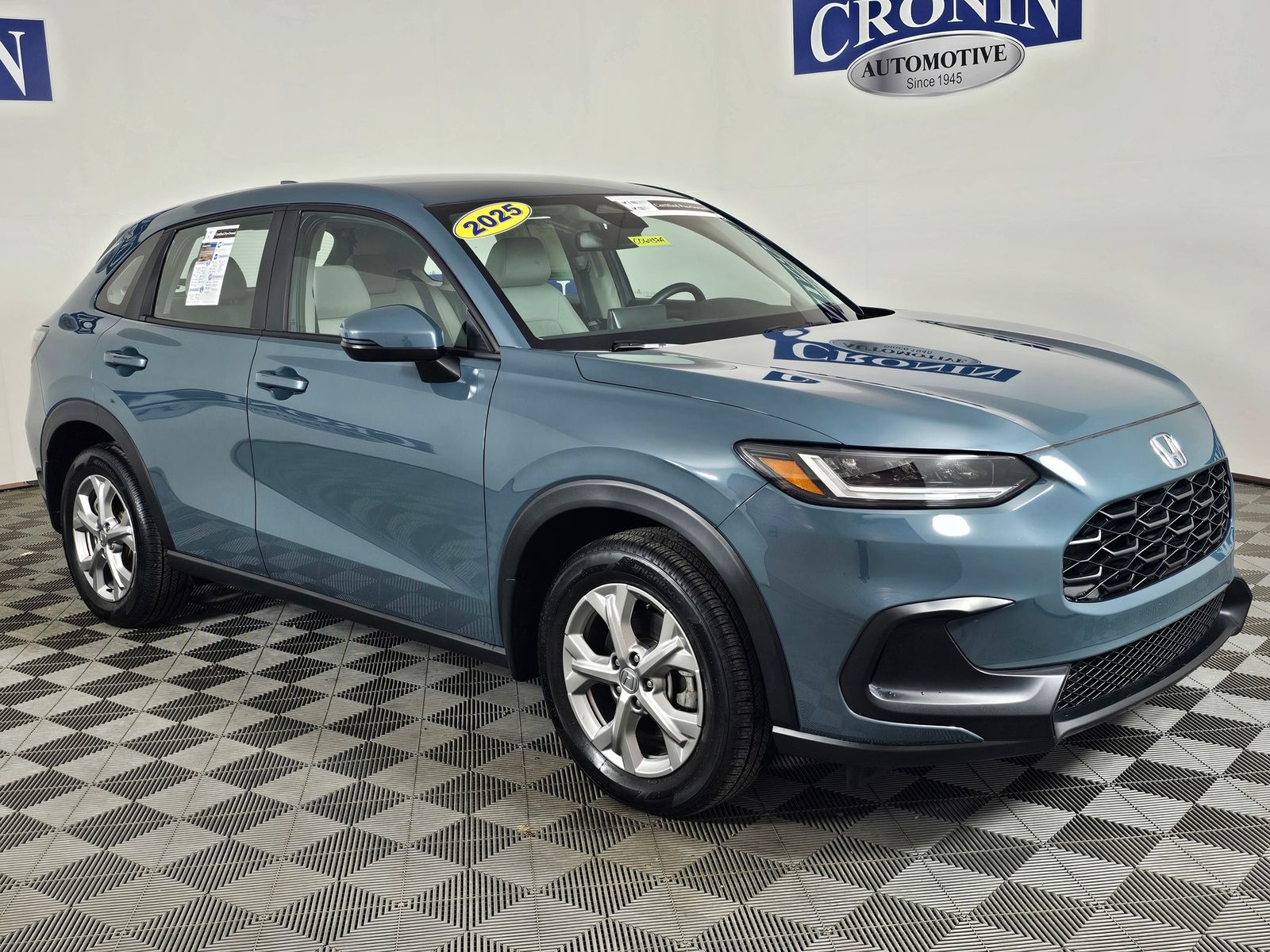 View vehicle photo 7