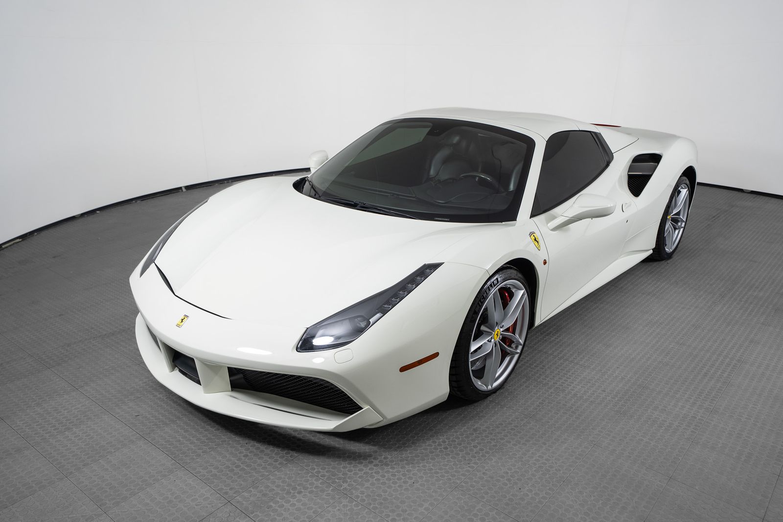2019 Ferrari 488 Spider — full photo 35 of 43