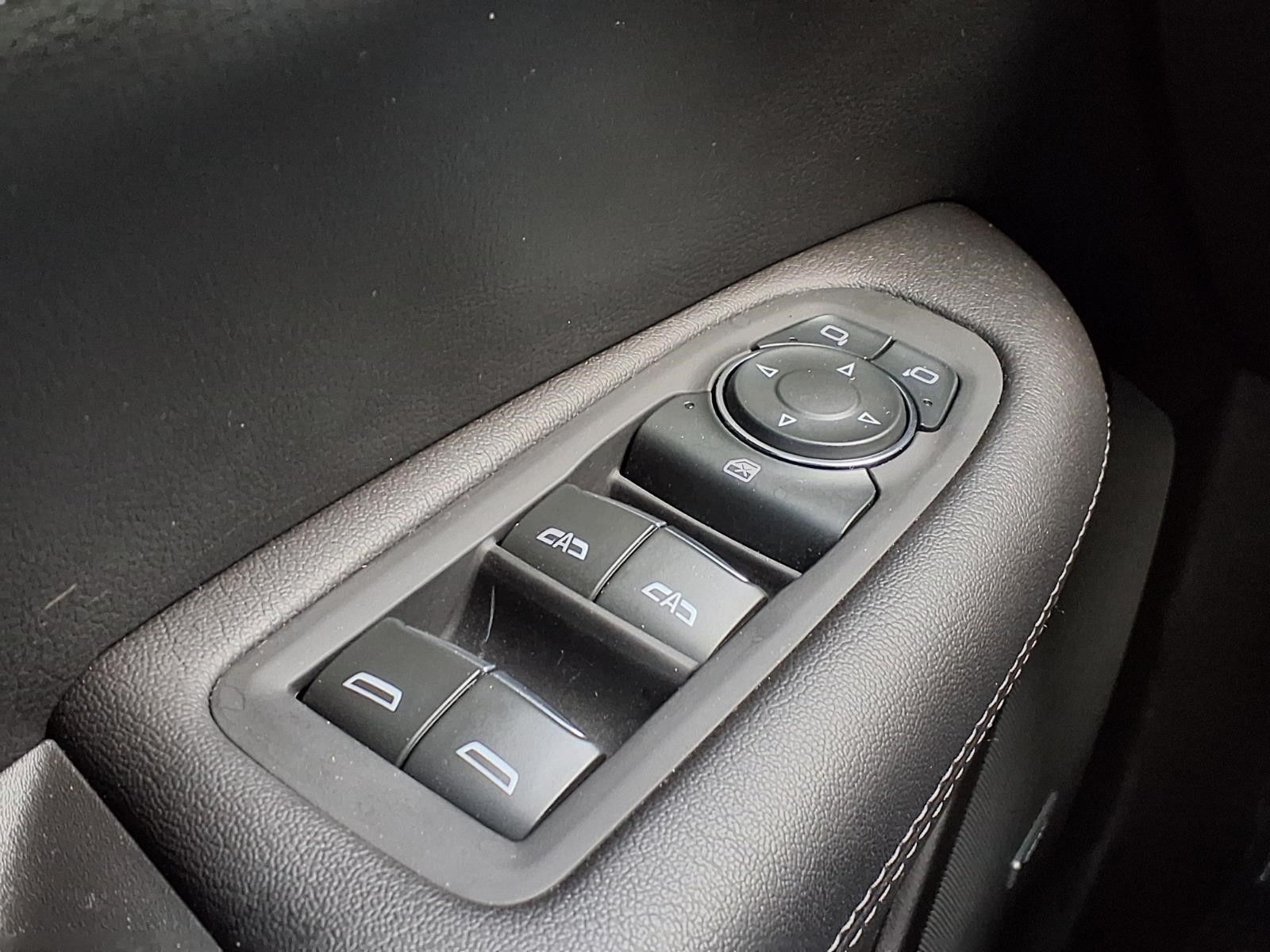 2024 Cadillac XT5 Luxury White at South Houston Nissan