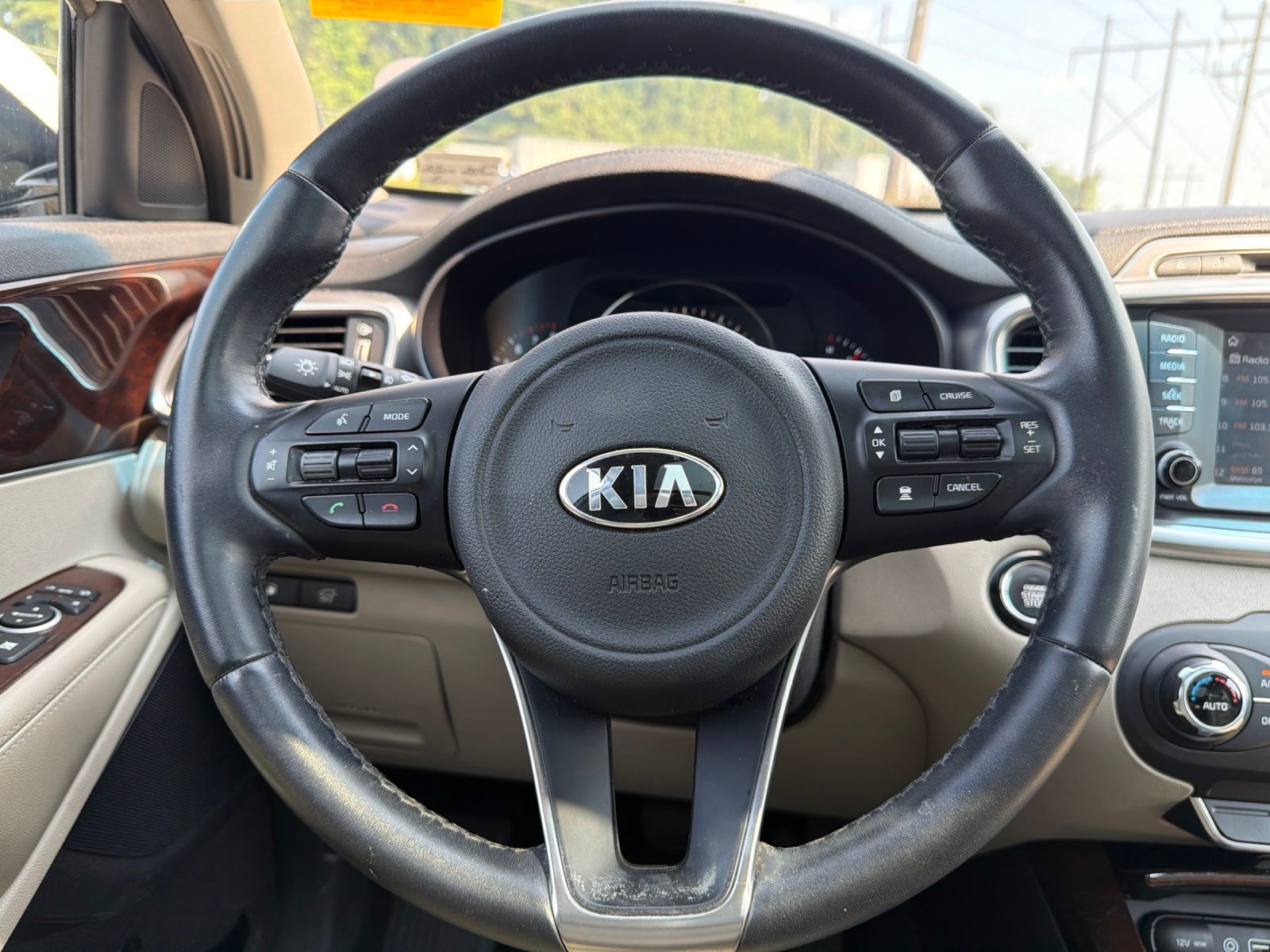Used 2018 White Kia EX image 19
