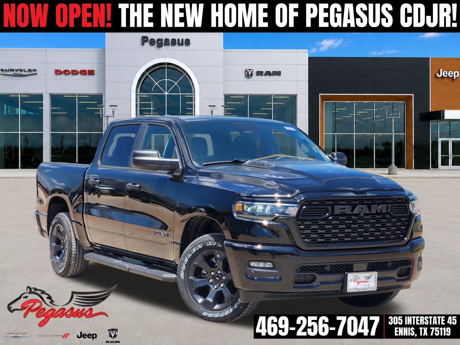 Diamond Black Crystal Pearlcoat 2026 RAM 1500 Pickup Truck Four-Wheel Drive 8-Speed Automatic