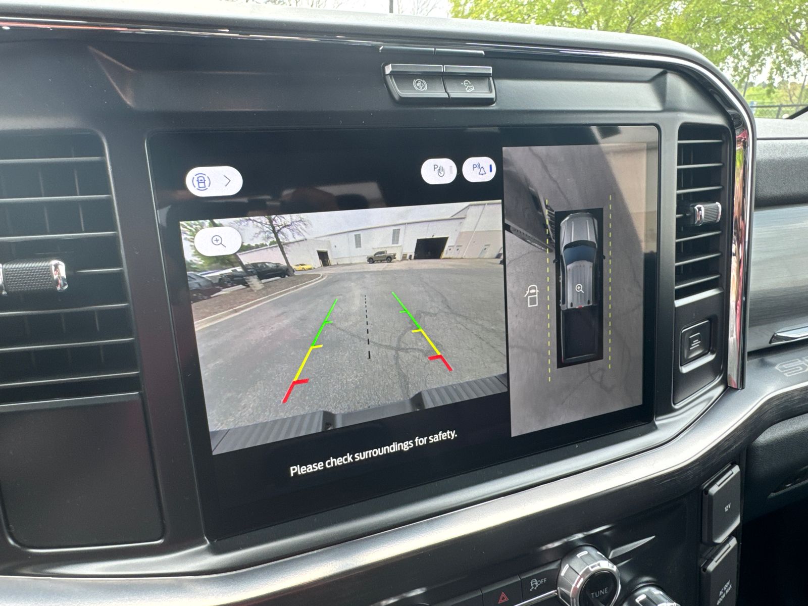 New 2026 Agate Black Metallic Ford F-250® Lariat® image 32