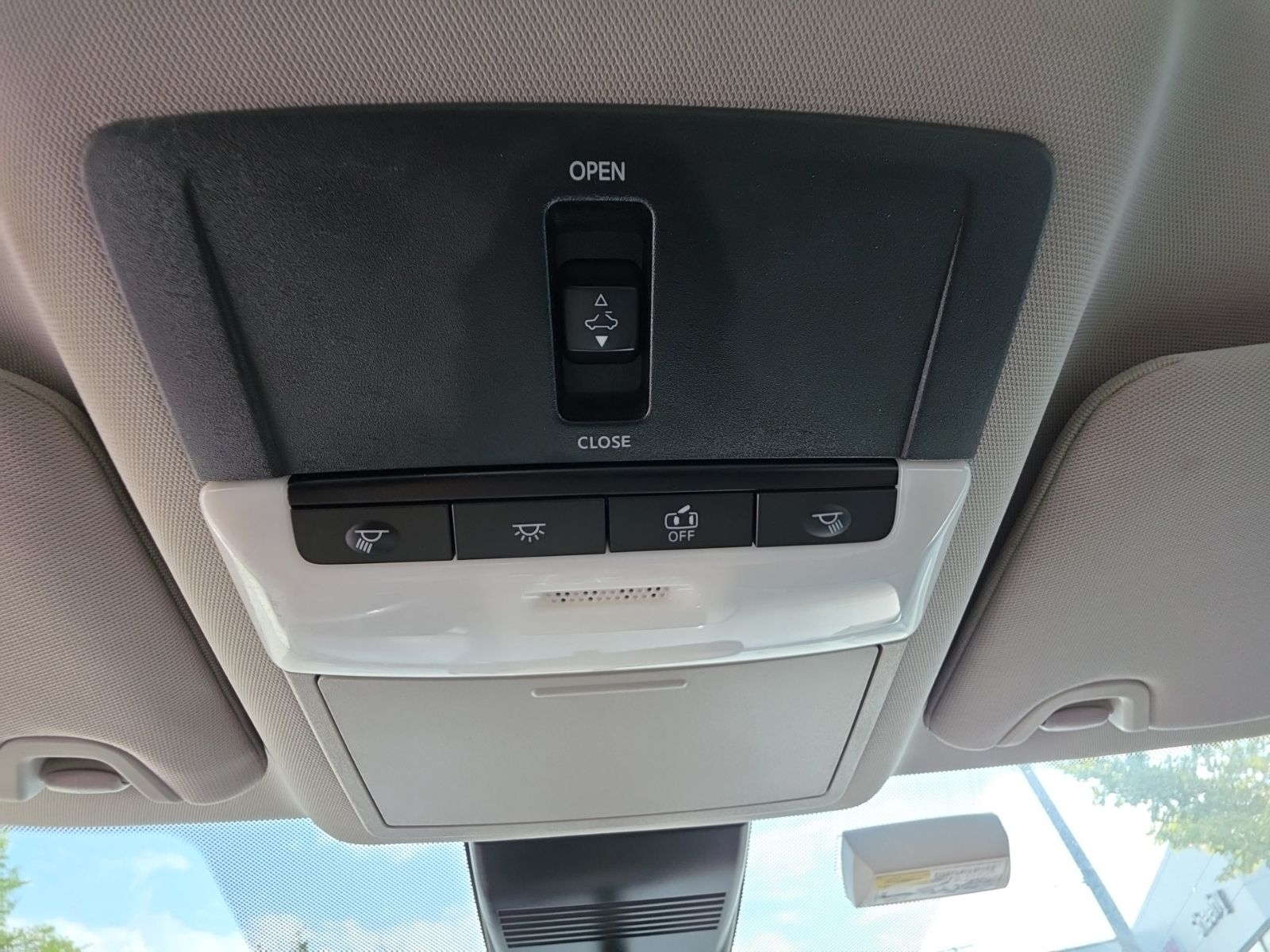 Used 2020 Black Nissan 2.5 SR image 26