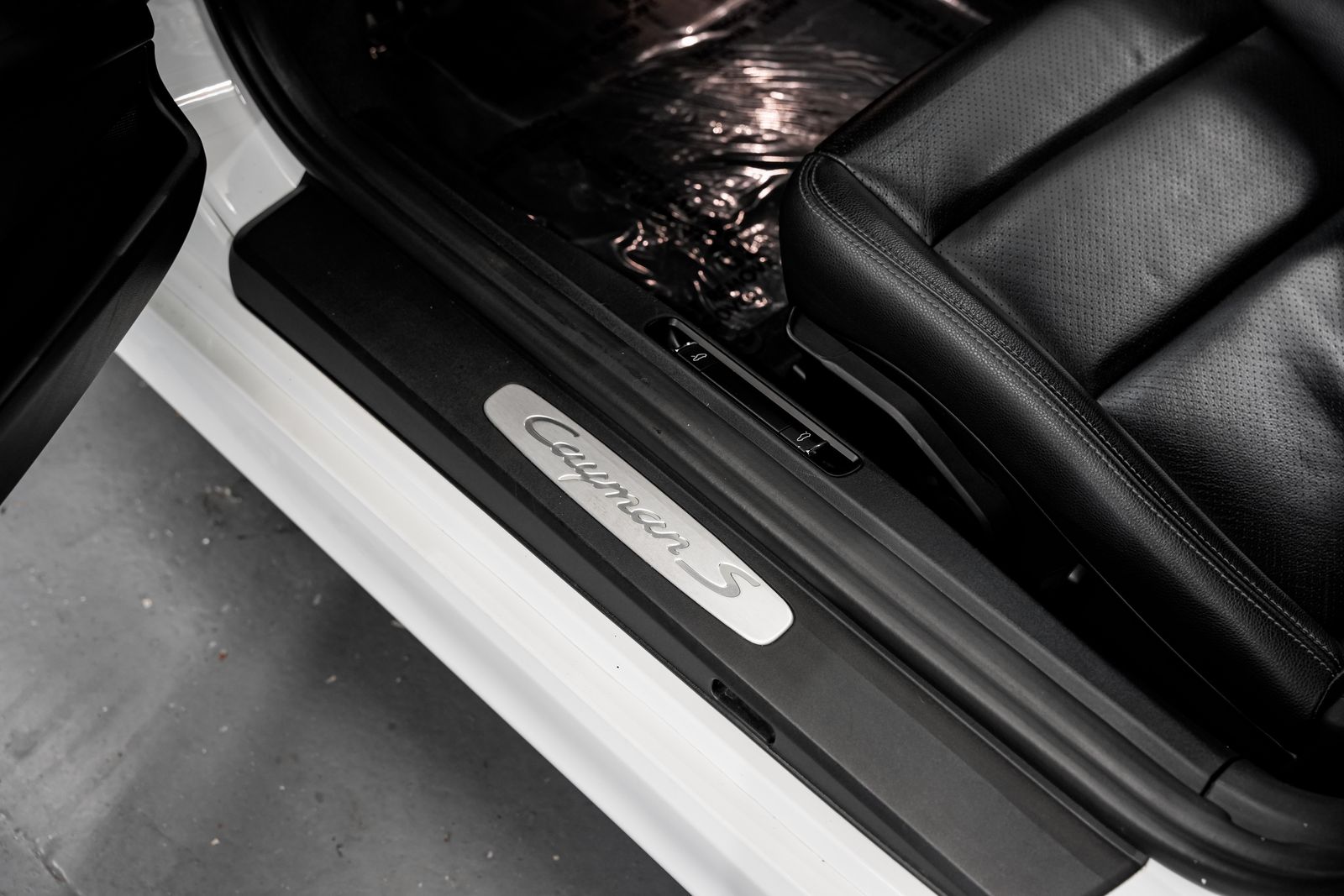 2014 Porsche Cayman S — photo 19