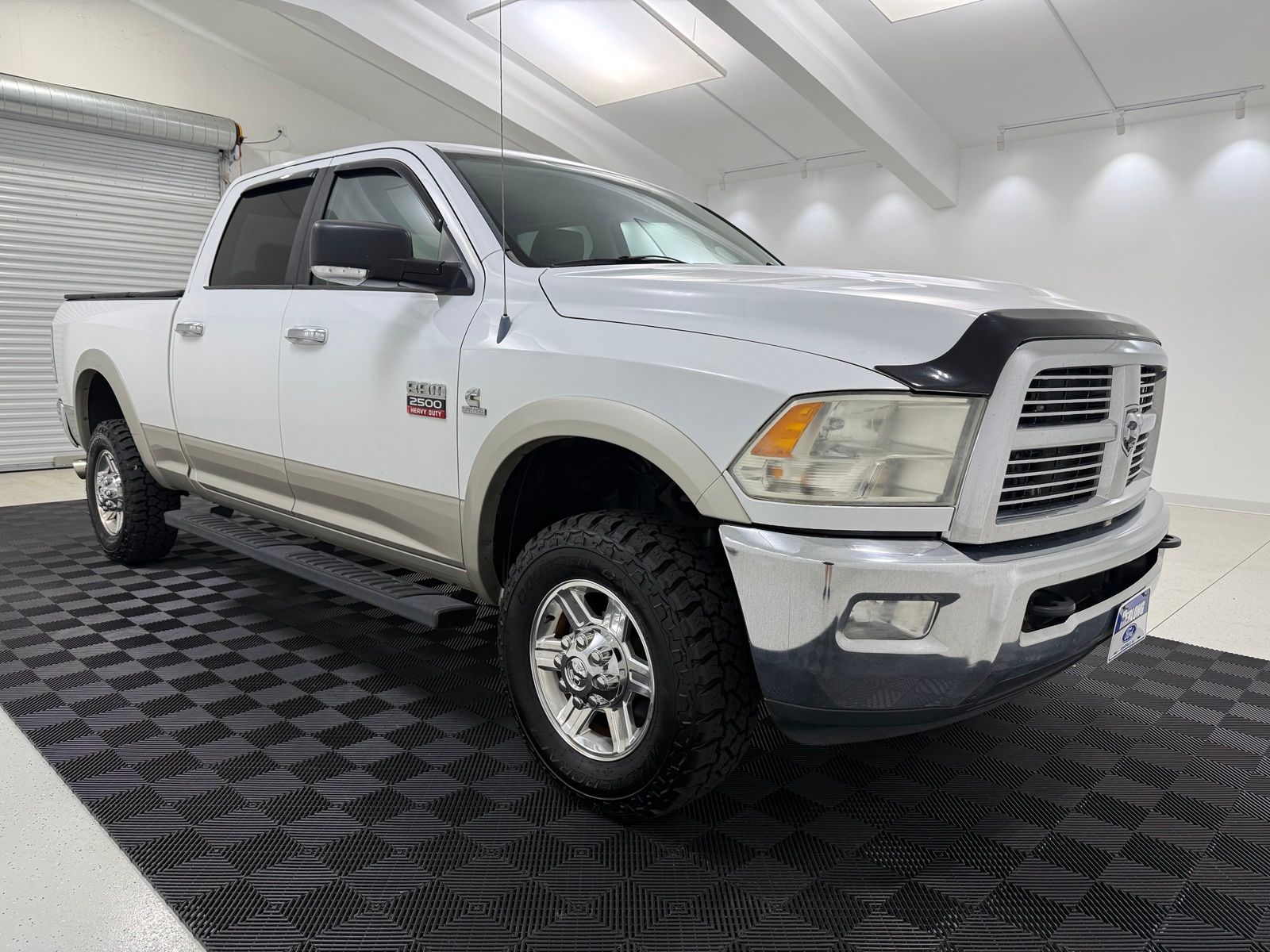 Bright White Clearcoat/Mineral Gray Metallic CC 2010 Dodge RAM 2500 Pickup Truck Four-Wheel Drive 6-Speed Automatic
