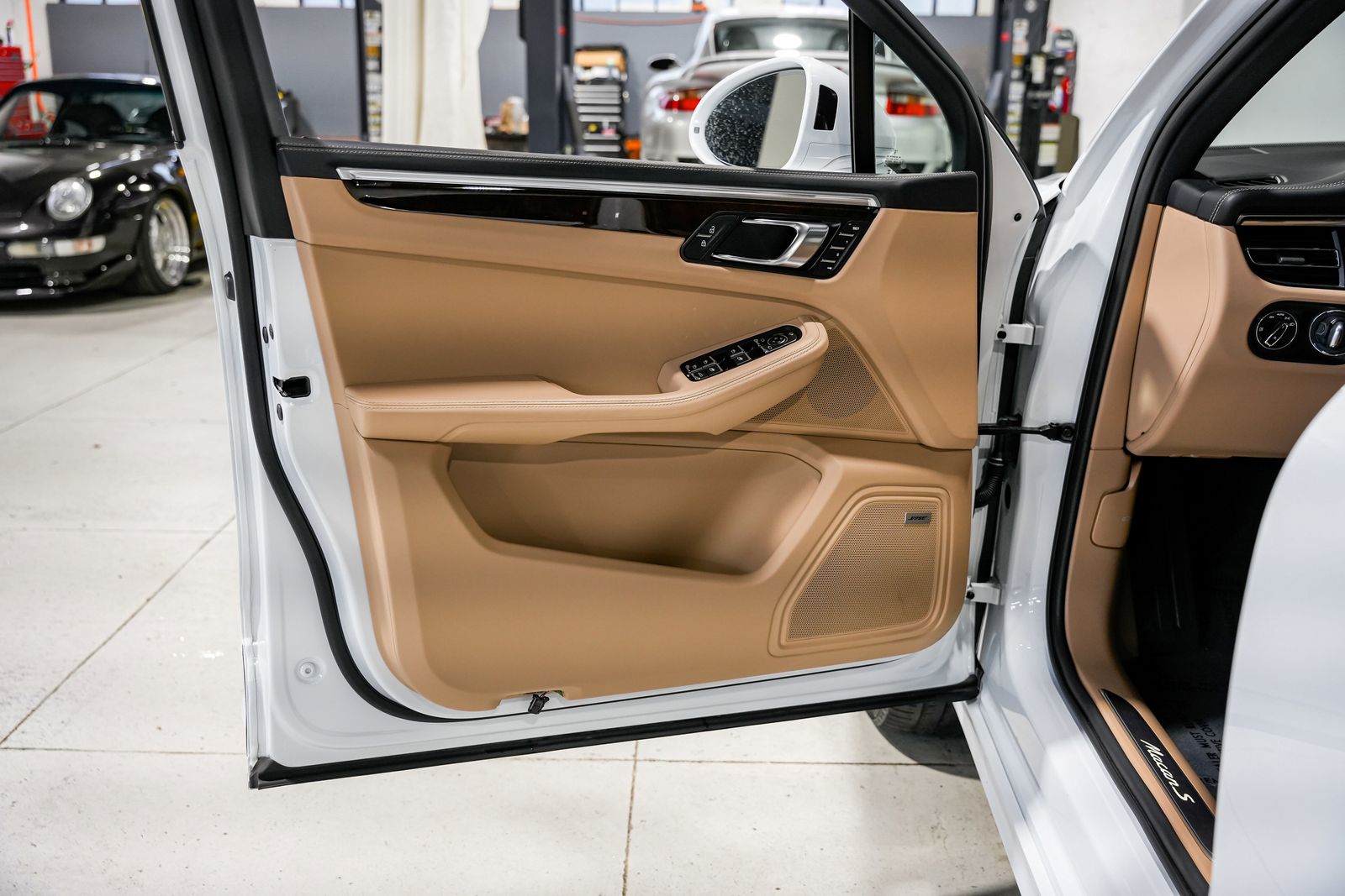 2023 Porsche Macan S — photo 21