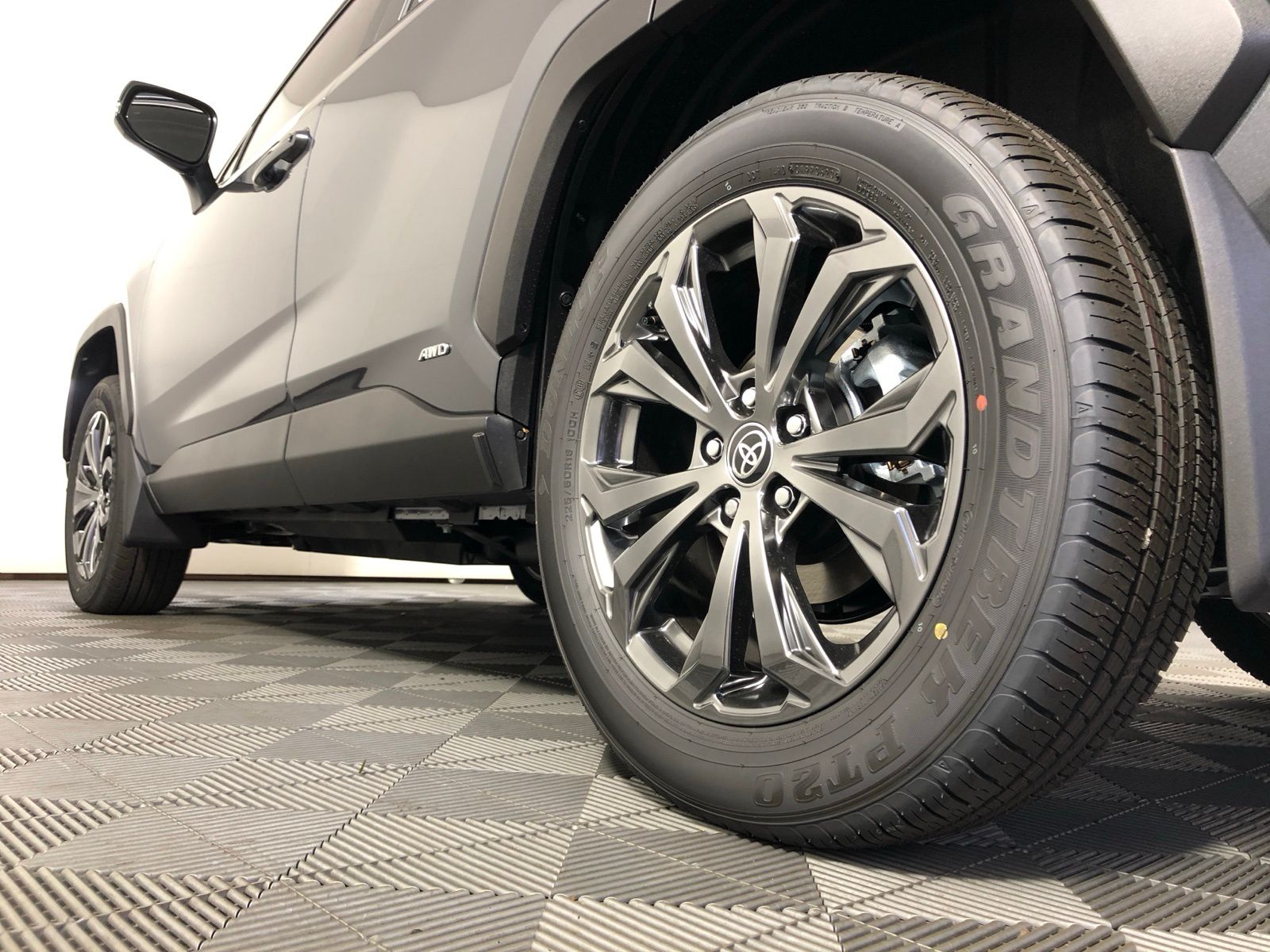 2025 Toyota RAV4 XLE Premium 23