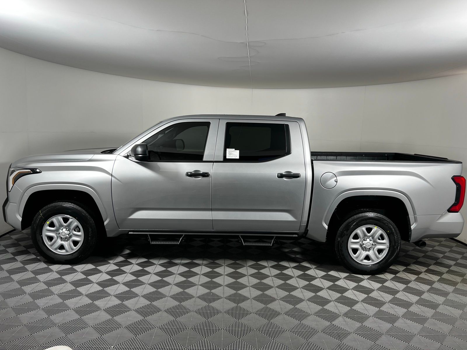 2025 Toyota Tundra SR 17