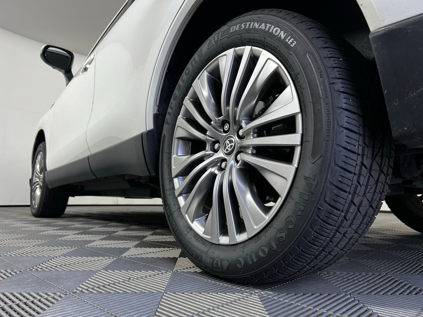 Thumbnail: 2021 Toyota Venza - 9