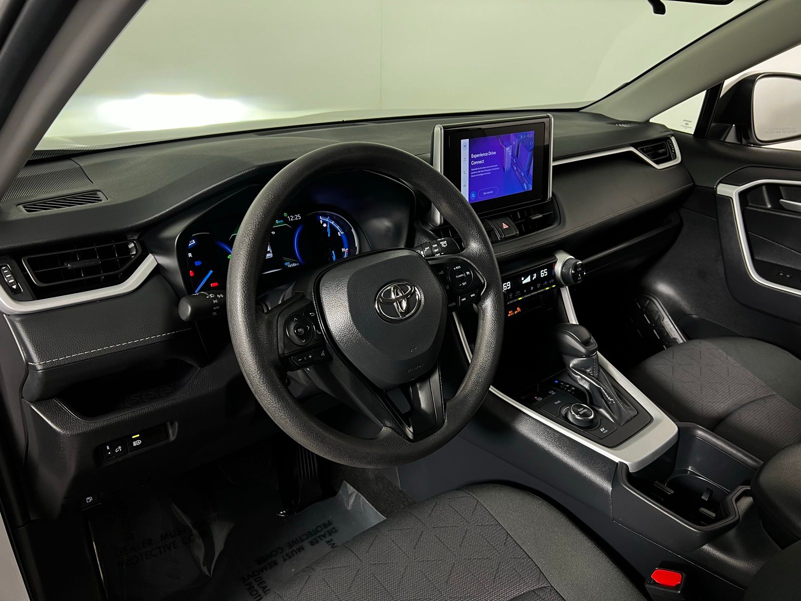 Thumbnail: 2025 Toyota RAV4 - 12