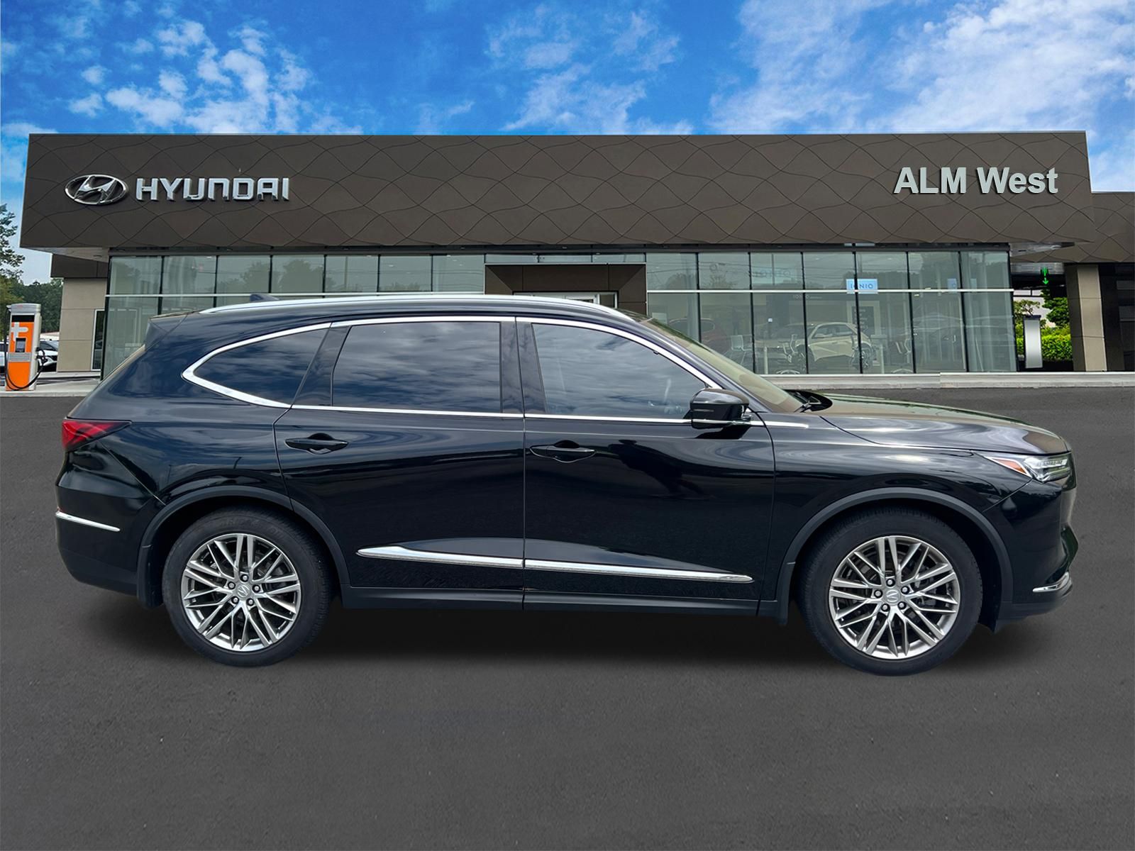 Used 2024 Majestic Black Pearl Acura Advance image 4