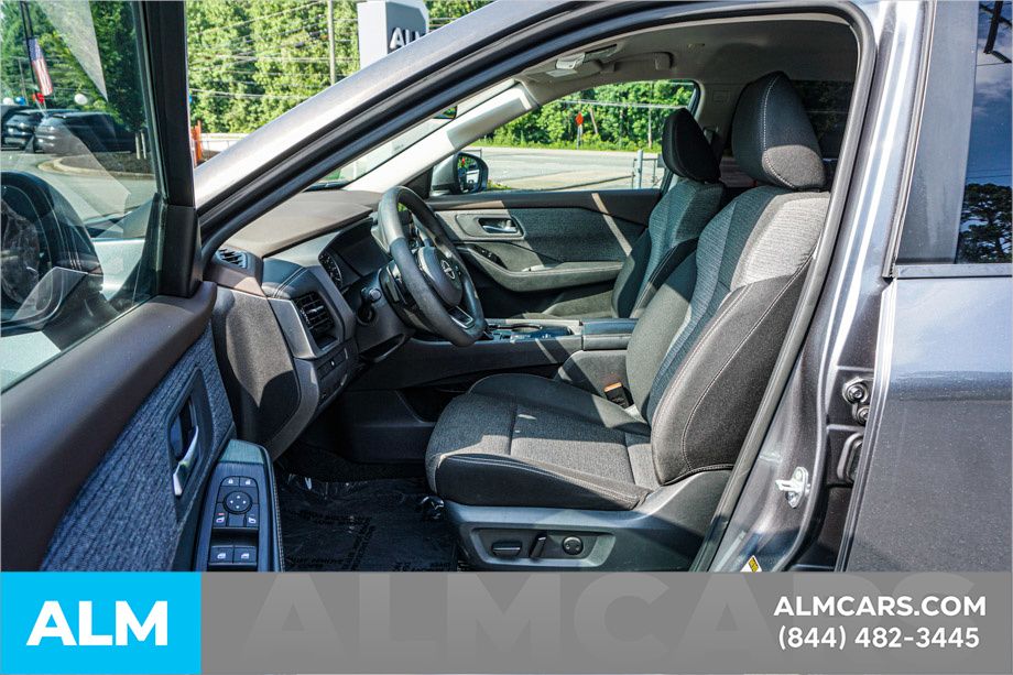Used 2022 Gray Nissan SV image 18