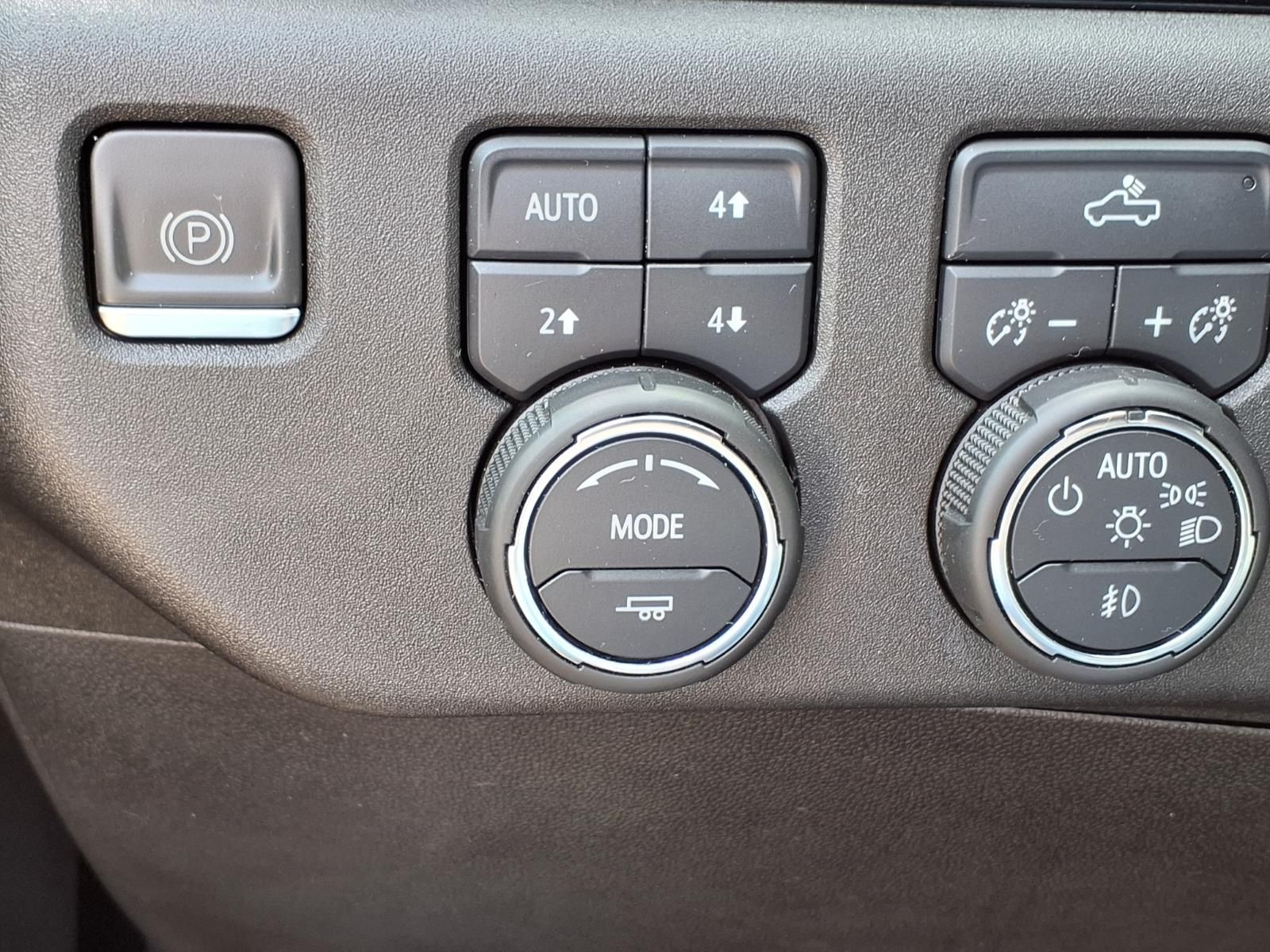 2023 Chevrolet Silverado 1500 RST - 11