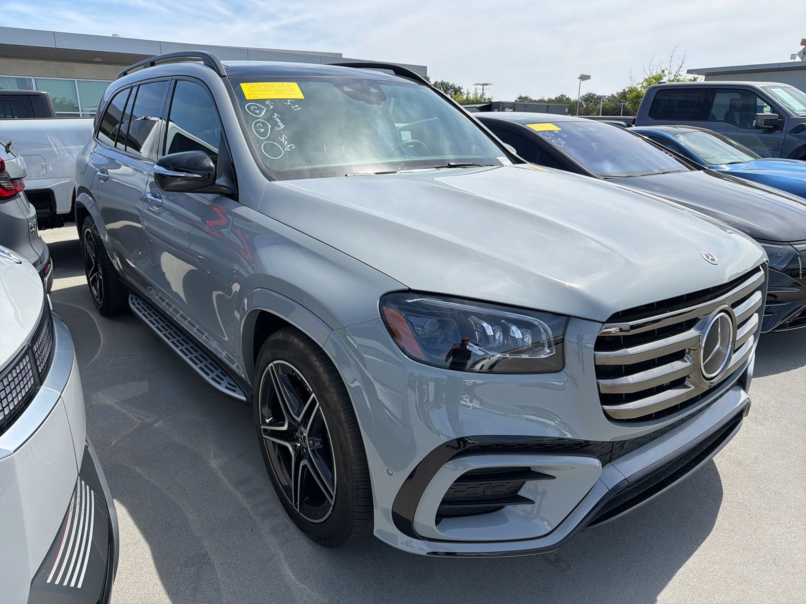 View vehicle photo 4