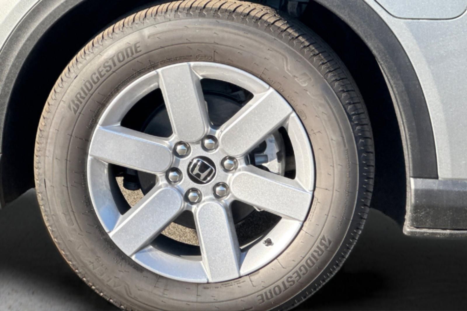 New 2026 Mercury Silver Metallic Honda EX image 33