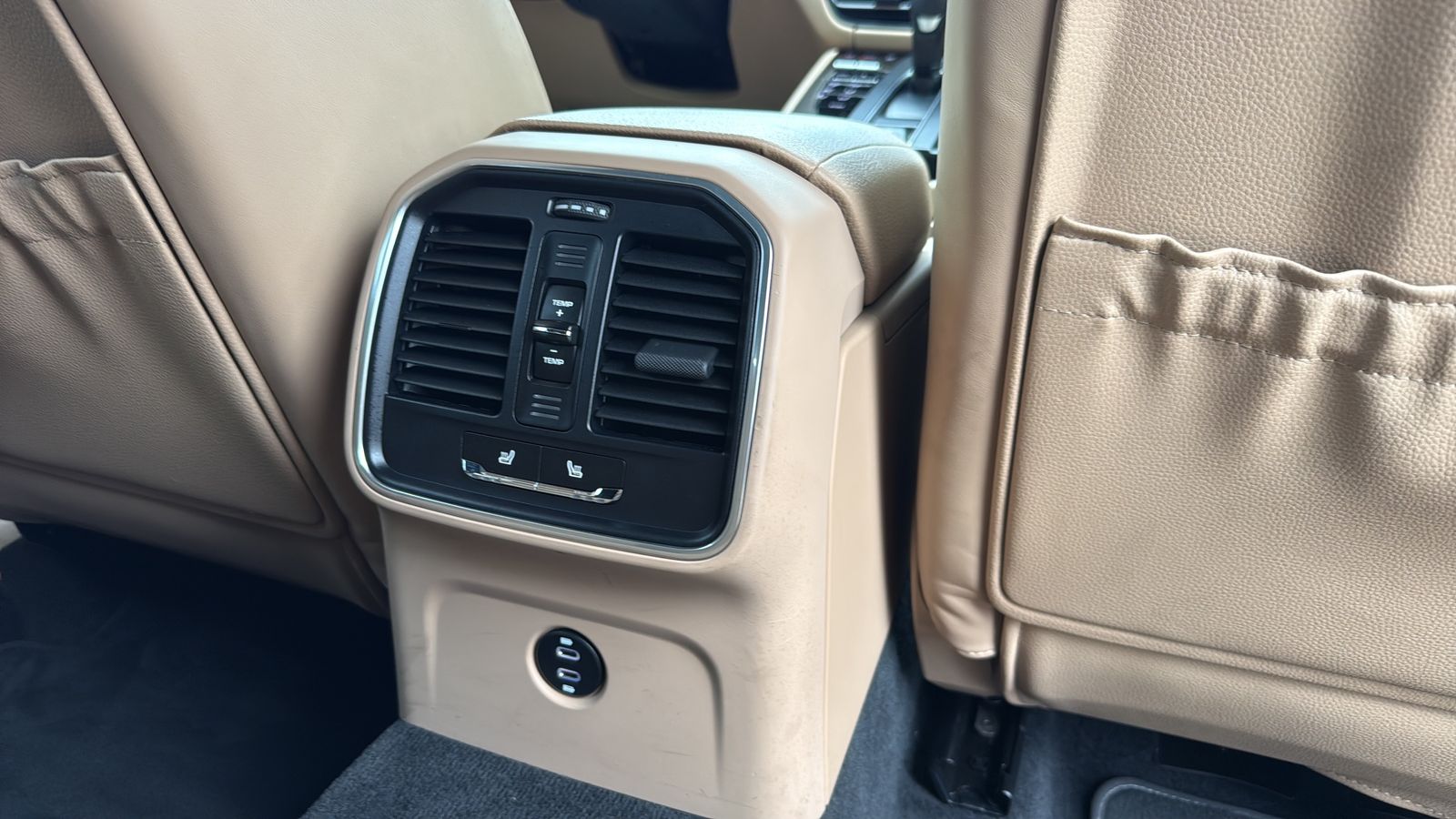 Used 2024 White Porsche Base image 27
