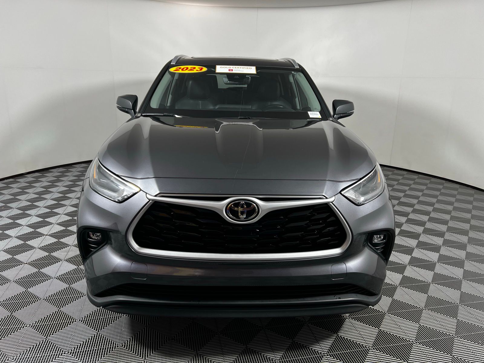 Thumbnail: 2023 Toyota Highlander - 2