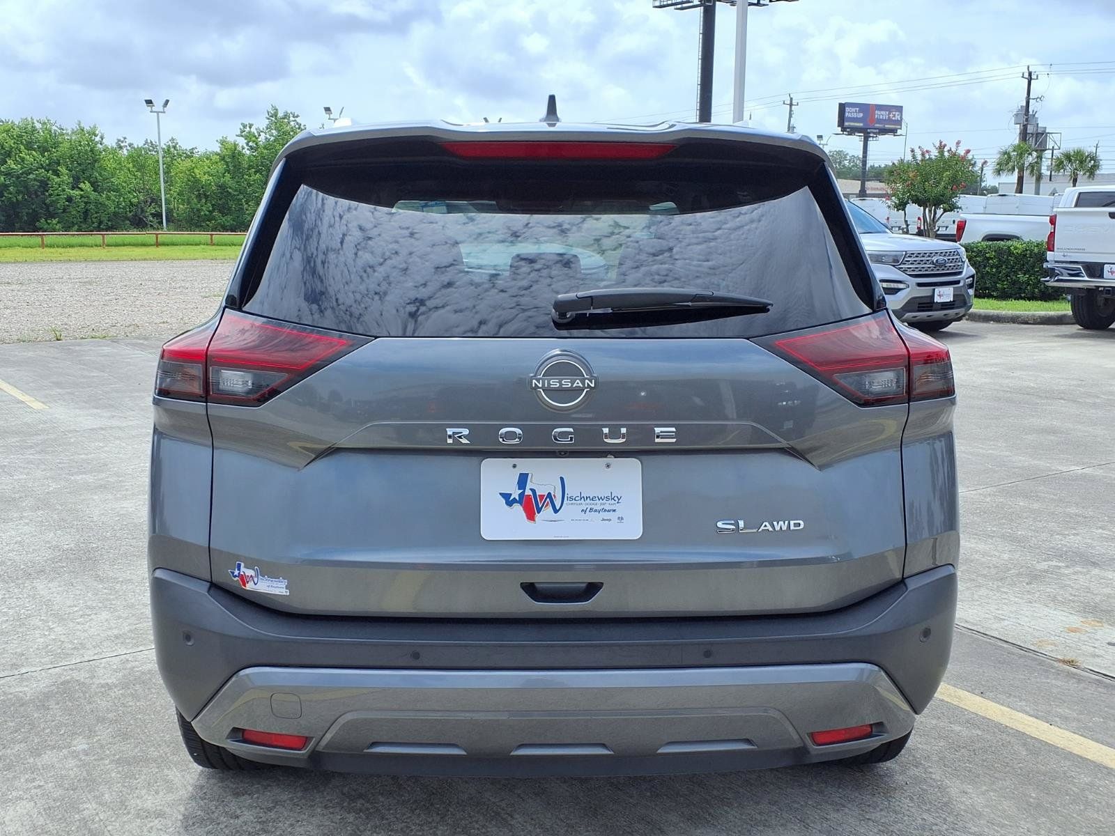 2023 Nissan Rogue SL - 5