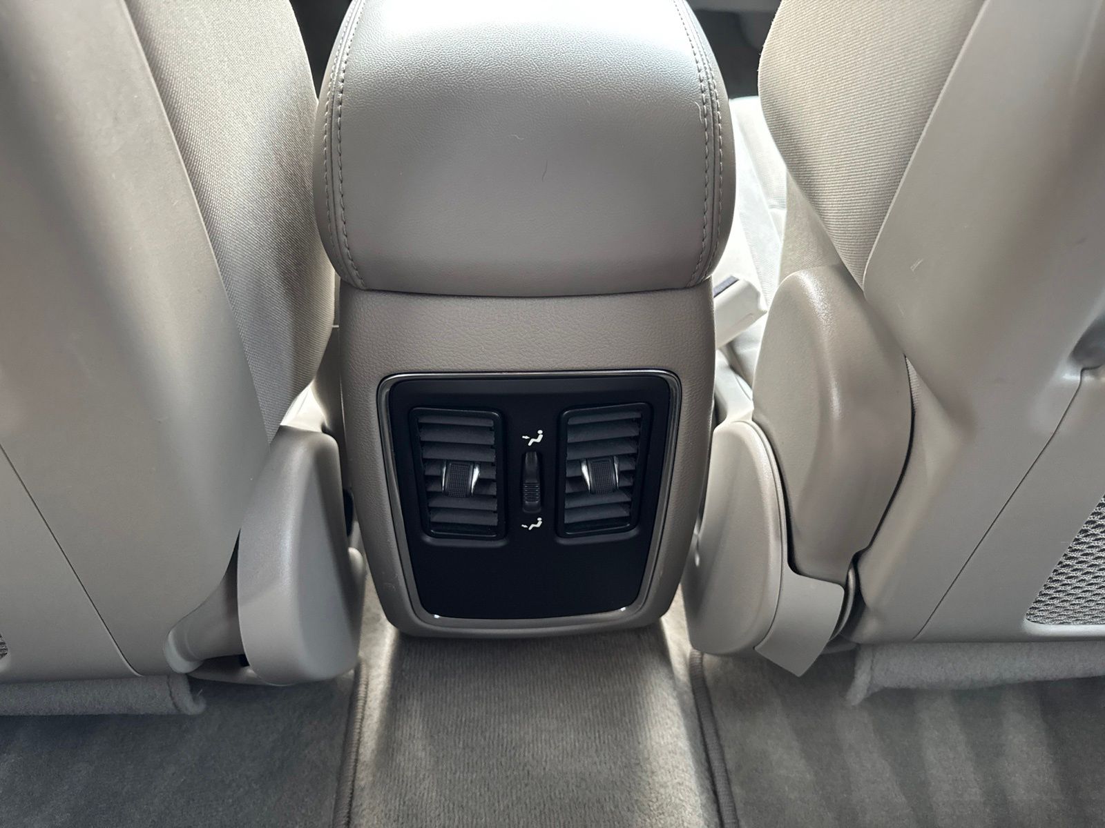 Used 2012 Brilliant Black Crystal Pearlcoat Jeep Laredo image 27